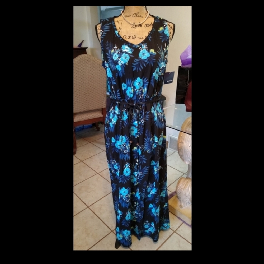 NWT Vintage🖤💙by Basic Editions